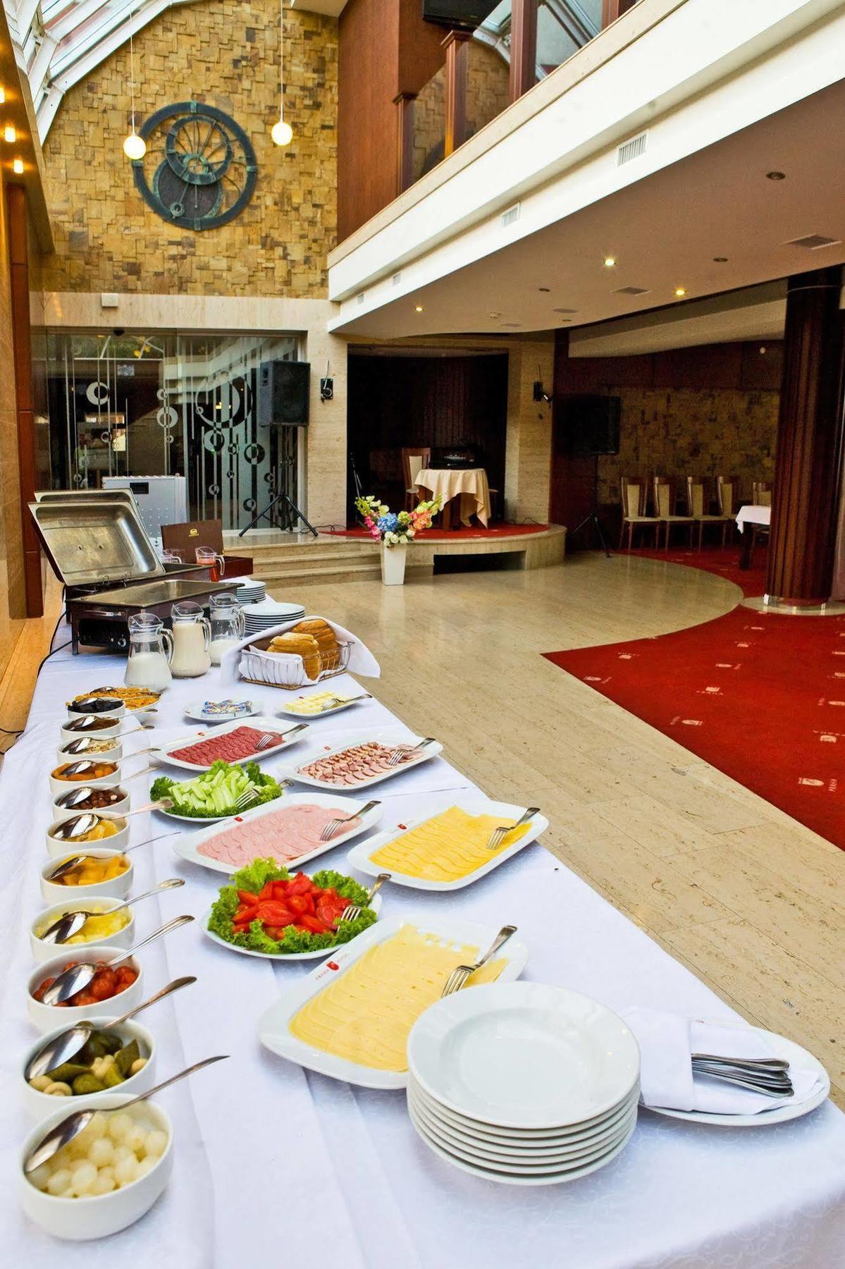 Praha Park Hotel Użhorod Zewnętrze zdjęcie